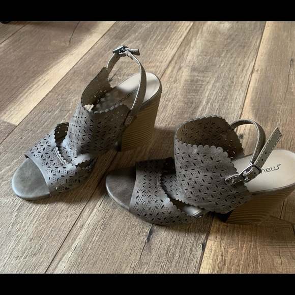 Maurices Chunky Heel Sandal Sz 7 M - Picture 2 of 8